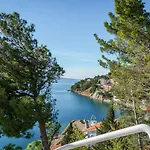 Leon*** *
