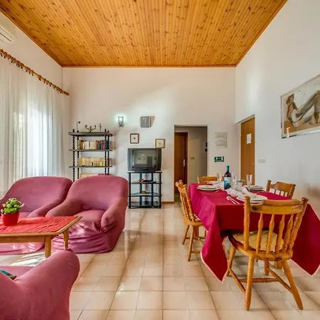 Apartament Leon*** *