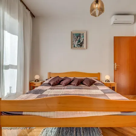 Leon*** Apartament