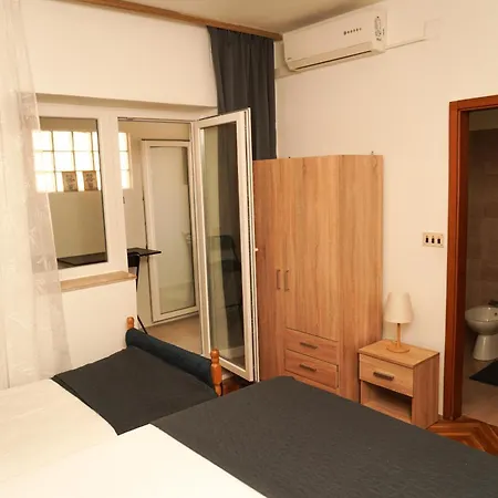Leon*** Apartman