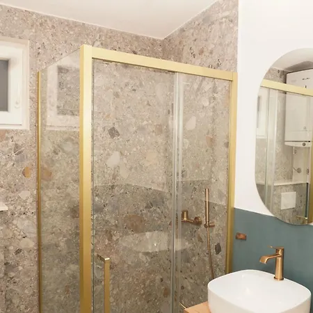 Leon*** Apartament *
