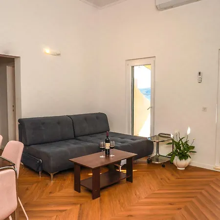 Leon*** Apartament *