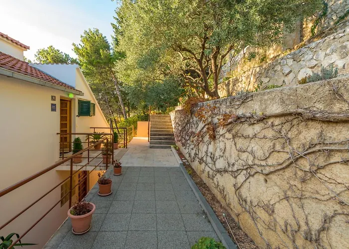 Leon*** Апартаменты *