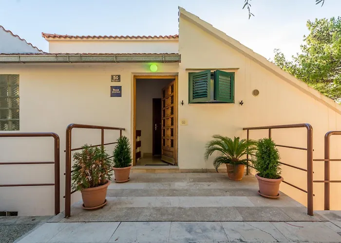 Апартаменты Leon*** Мимице