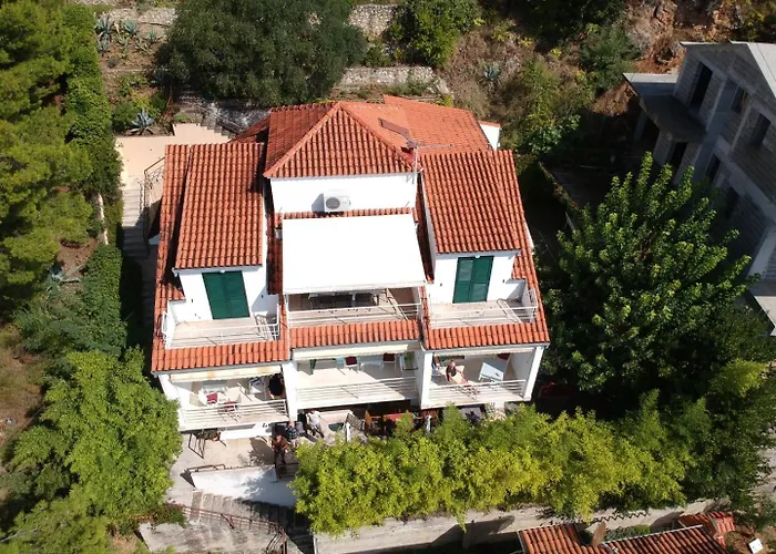 Leon*** Апартаменты *